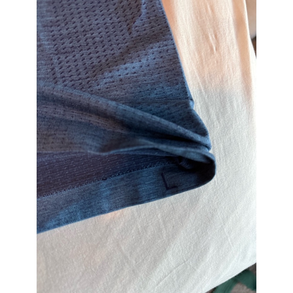 lululemon athletica Men's Navy Short Sleeve Tee - Picture 4 of 4
